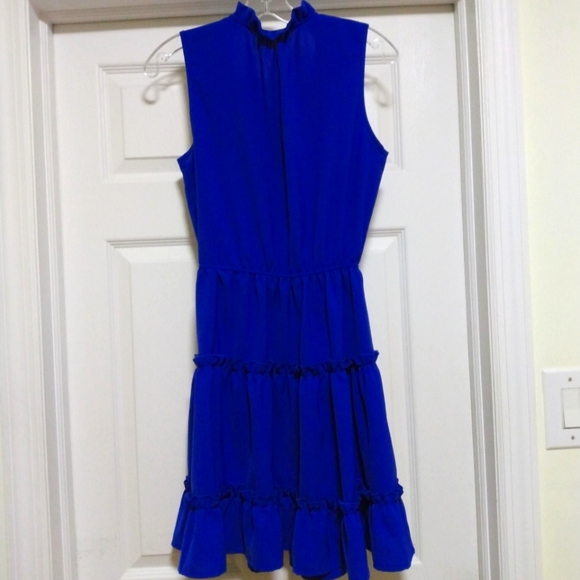 Very pretty blue flowy dress sz small - Picture 2 of 4